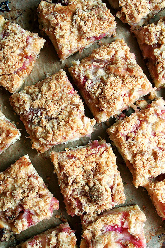 rhubarb buckle